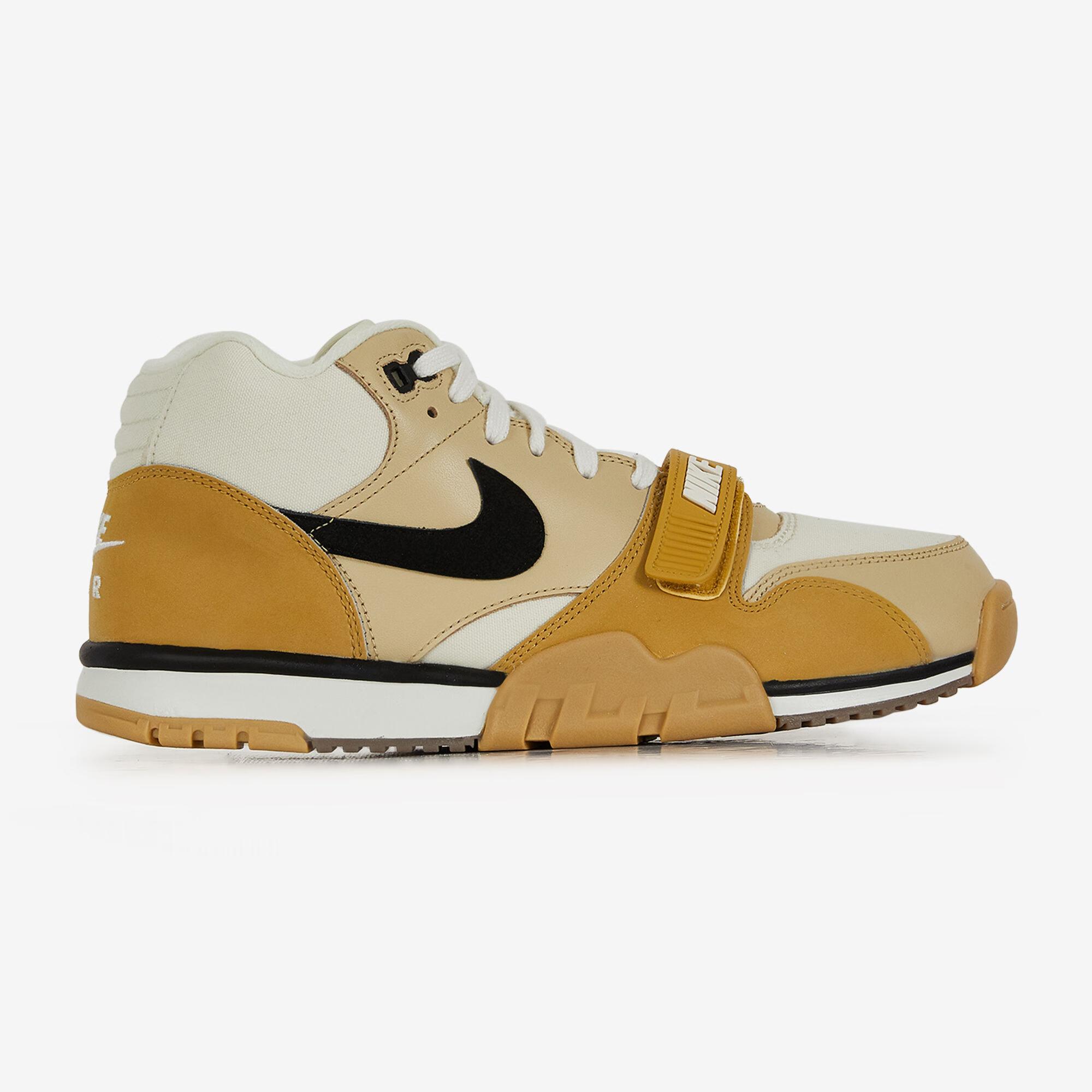 nike sneakers air trainer 1 coconut milk/black/team gold sail 42